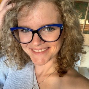 Meet your Posher, Cassandra